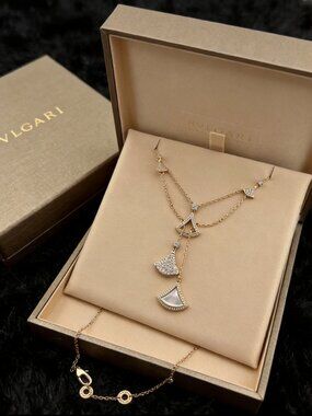 BVLGARI Divas' Dream 18K Gold Diamond Mother-of-Pearl Fan Layered Necklace